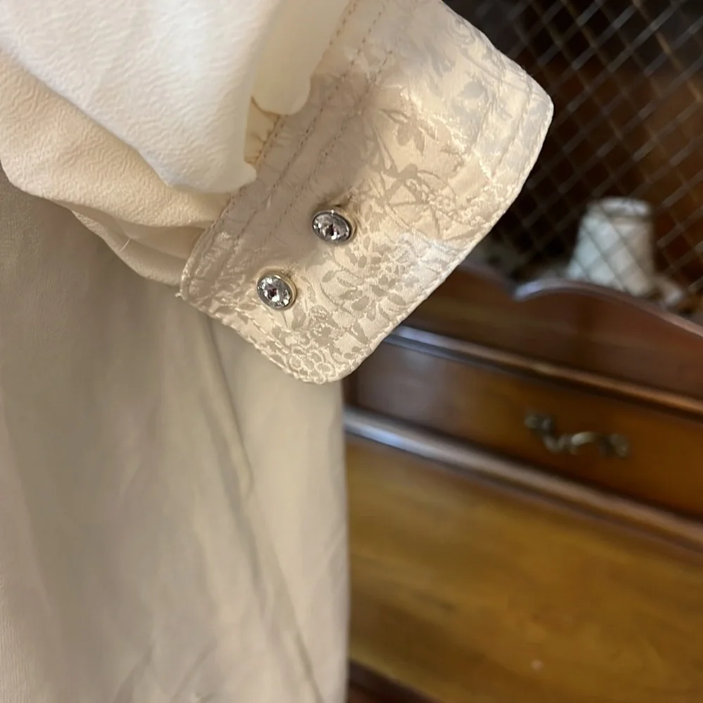 Anthropologie front airy collar